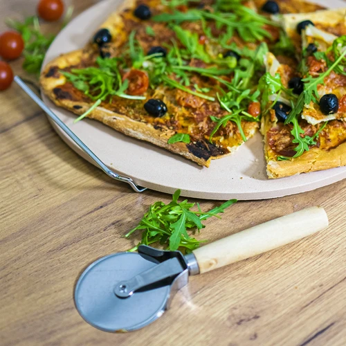 Kamen za pizzu s ručkom i nožem, od kordierita, okrugli 33 cm - 16