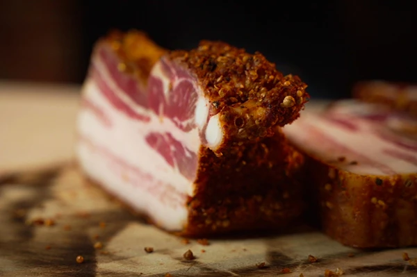Dimljena slanina u pastrami stilu