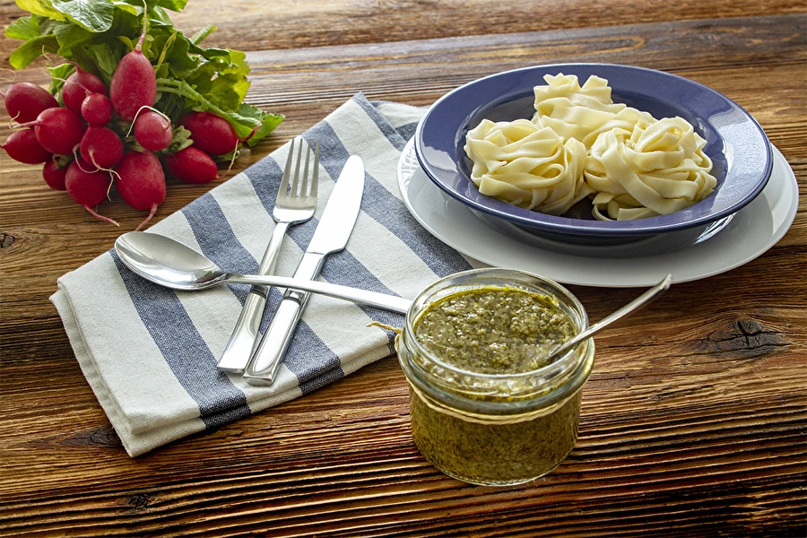 Pesto od lišća rotkvice